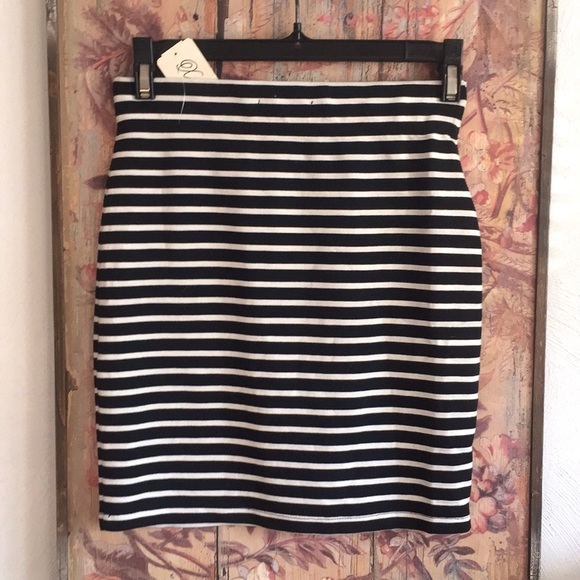 F21 FOREVER 21 STRETCH STRIPE BODYCON MINI SKIRT S - Picture 3 of 5
